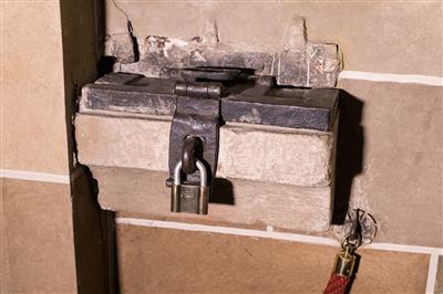 0db774b6-6821-4f87-a7a4-3aab423d90b2.jpg; 86A; ;