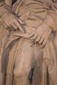 35b73eb5-05f8-47e2-aa6e-90d083a9db9d.jpg; 128; Heiligenfigur mit Pilgerhut und Stab ; Steinplastik