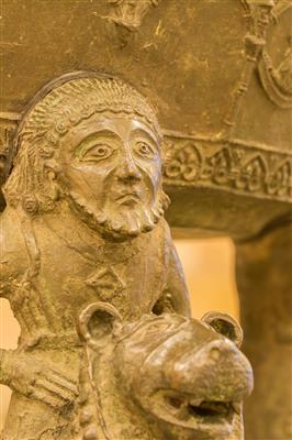 7cbbc628-3e46-404a-8e03-2415e1c2a40e.jpg; 119; ;